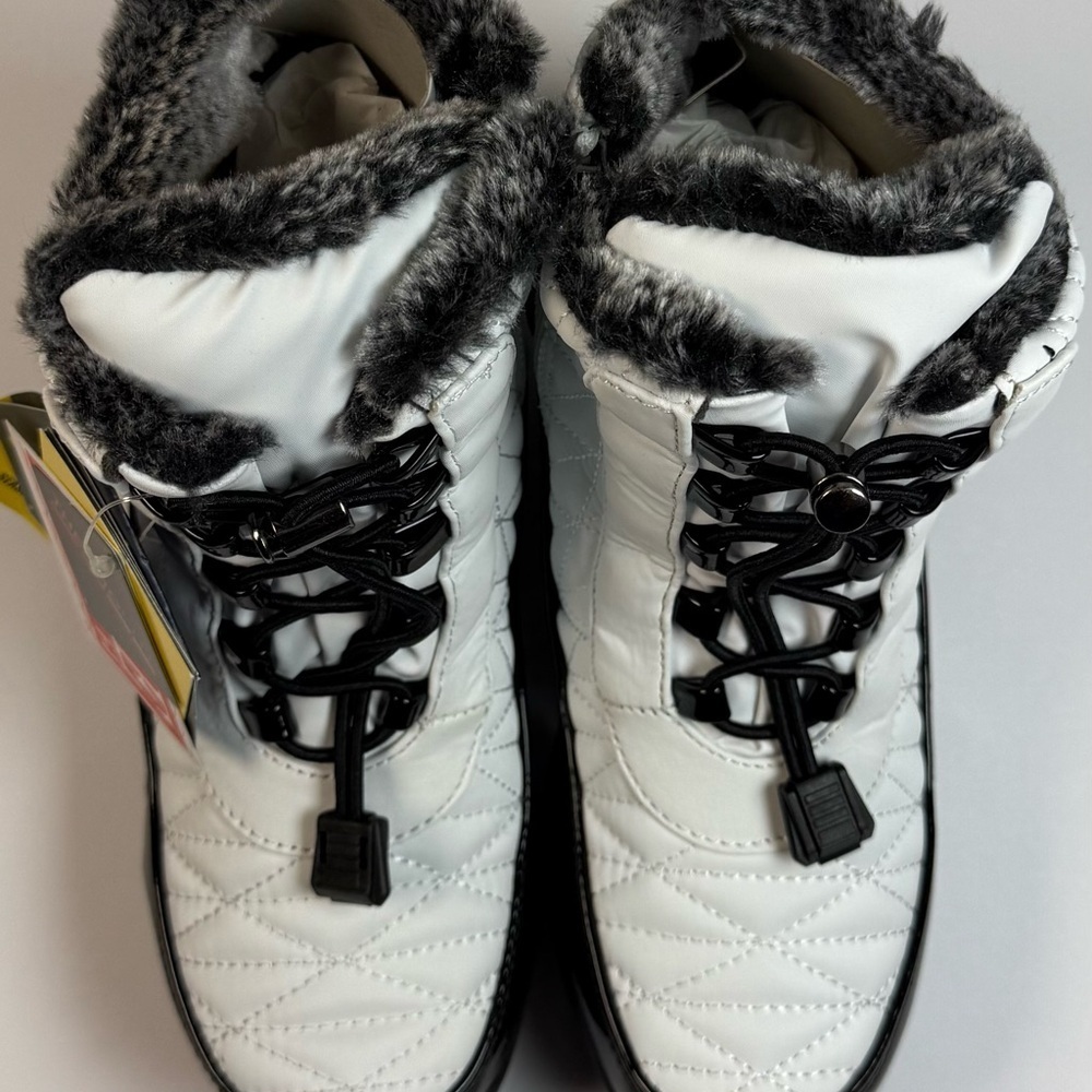 Khombu - White Quilted Winter Boots with Faux Fur Trim